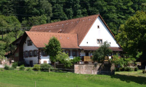 Nordracher Sagenrundweg am Mühlstein vorbei